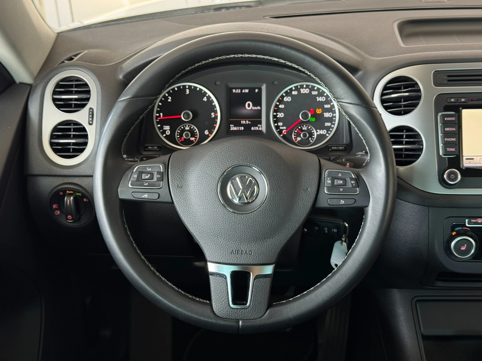 VW Tiguan 2.0TDI* 140к.с* СЕРВИЗНА К-КА С ПЪЛНА ИСТОРИЯ В VW - изображение 10