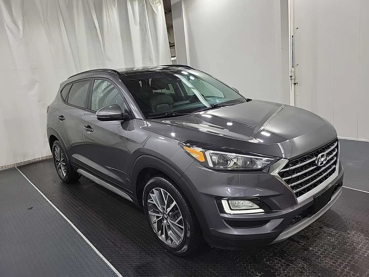 Hyundai Tucson LUXURY| 360 KAMEРИ| PANORAMA| 2 КЛЮЧА| , снимка 2 - Автомобили и джипове - 54087654