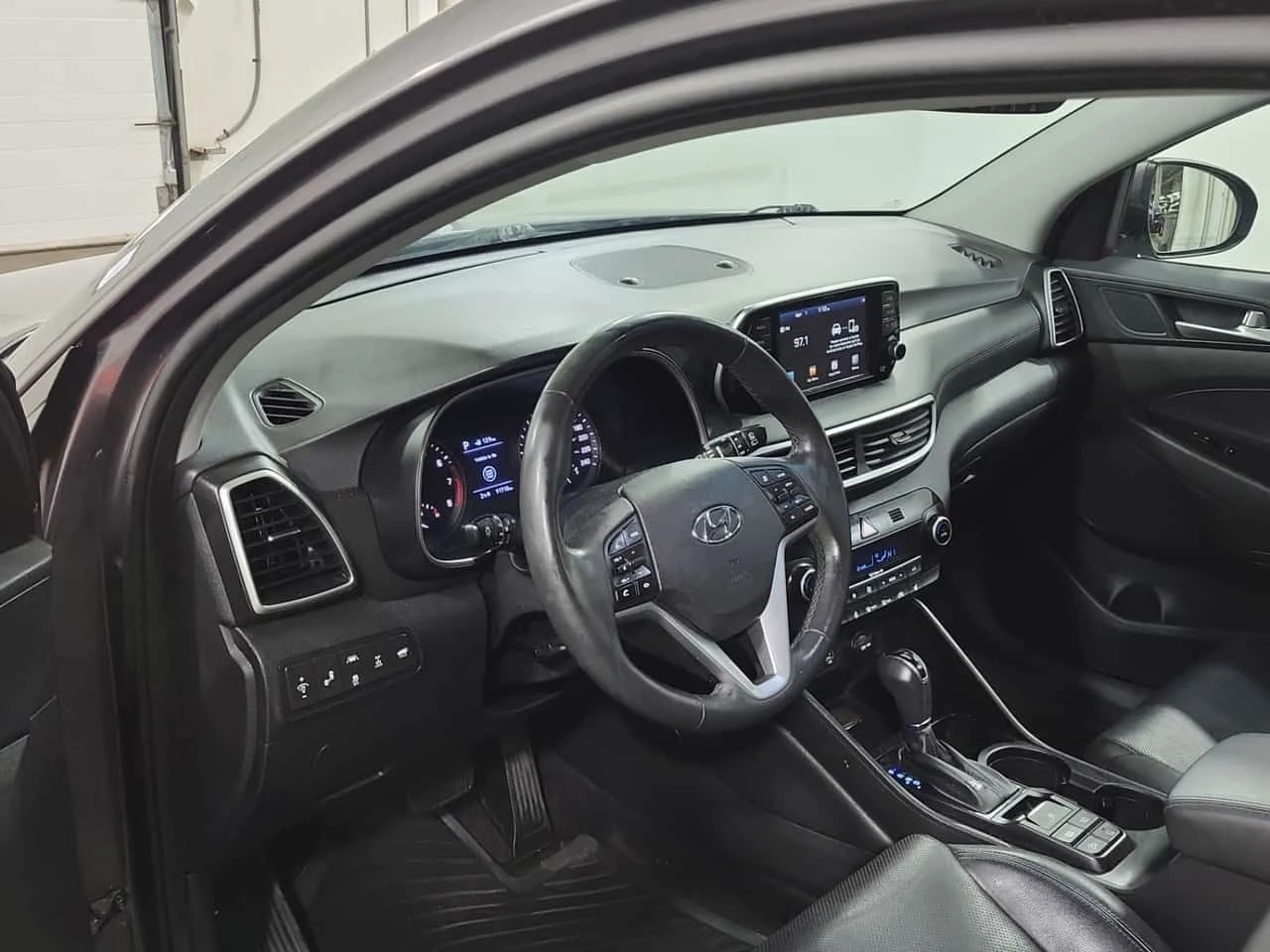 Hyundai Tucson LUXURY| 360 KAMEРИ| PANORAMA| 2 КЛЮЧА| , снимка 13 - Автомобили и джипове - 54087654