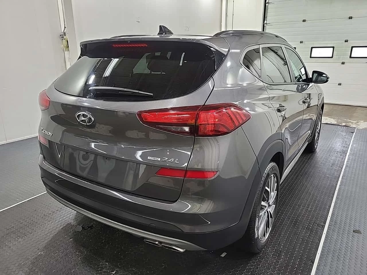 Hyundai Tucson LUXURY| 360 KAMEРИ| PANORAMA| 2 КЛЮЧА| , снимка 3 - Автомобили и джипове - 54087654