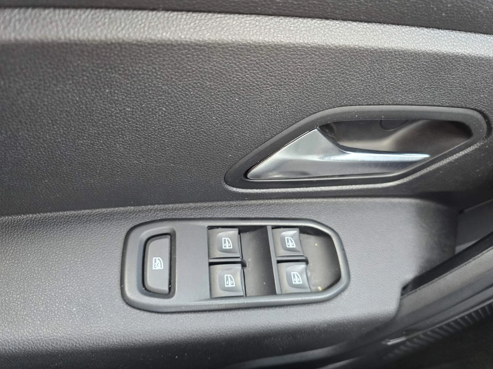 Dacia Duster 1.0 TCe 100 LPG 4x2, снимка 10 - Автомобили и джипове - 55124775