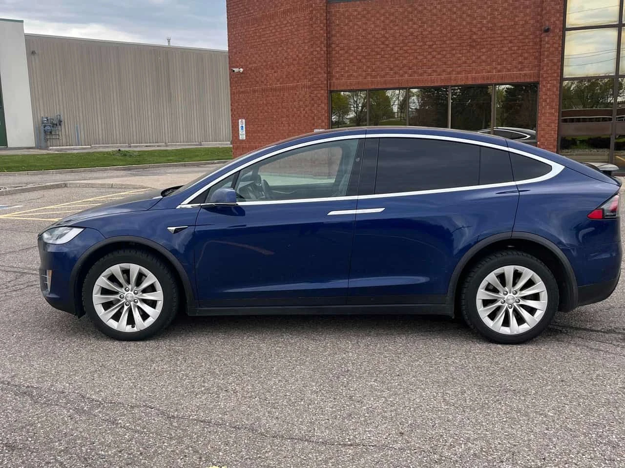 Tesla Model X * AWD * АВТОКРЕДИТ БЕЗ ПЪРВОНАЧАЛНА ВНОСКА* , снимка 2 - Автомобили и джипове - 55164212