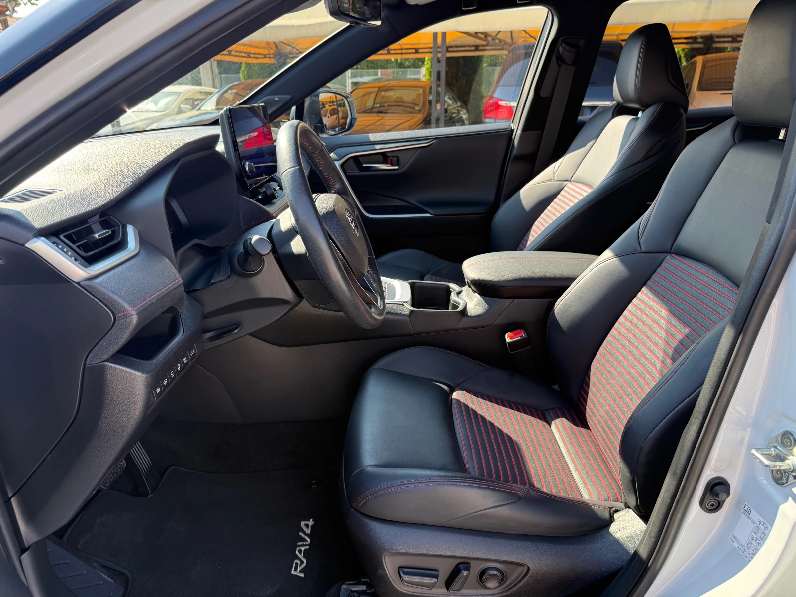 Toyota Rav4 2.5 PHEV 4x4 !КАТО НОВА!, снимка 8 - Автомобили и джипове - 55537106
