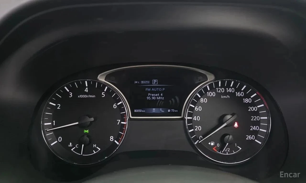 Nissan Pathfinder, снимка 8 - Автомобили и джипове - 56726838