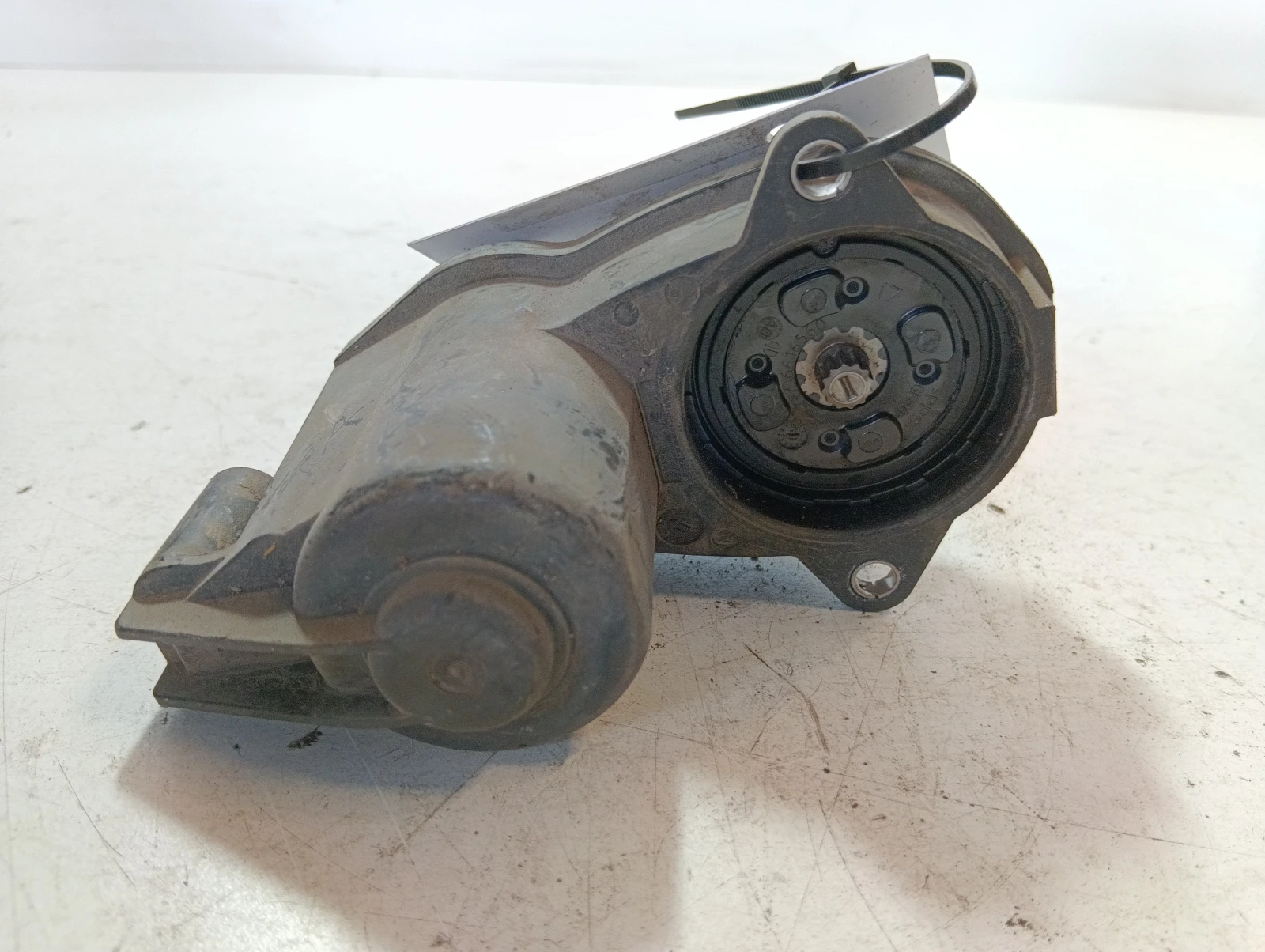 моторче ръчна спирачка ЛЯВО 8W0405BD Audi A4