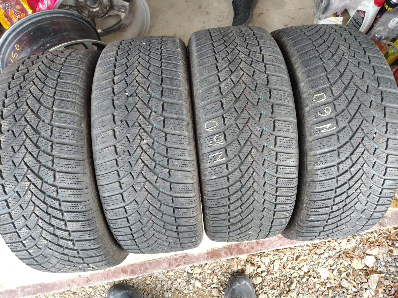 Гуми Зимни 225/50R18, снимка 2 - Гуми и джанти - 54085845