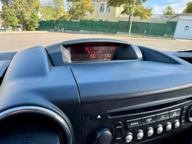 Citroen Berlingo 1.6 HDI XTR Facelift 5 Места / LED Реални Км!, снимка 17