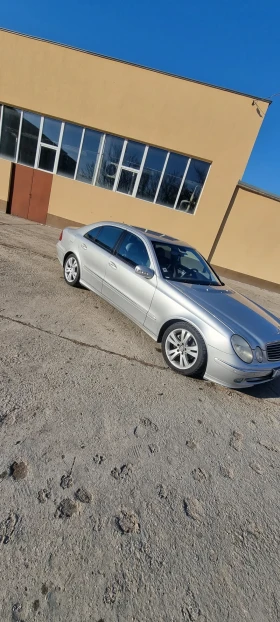 Mercedes-Benz E 220, снимка 8