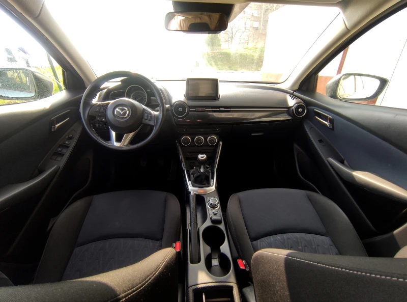 Mazda 2 1.5i SKYACTIV-G, снимка 9 - Автомобили и джипове - 47679431