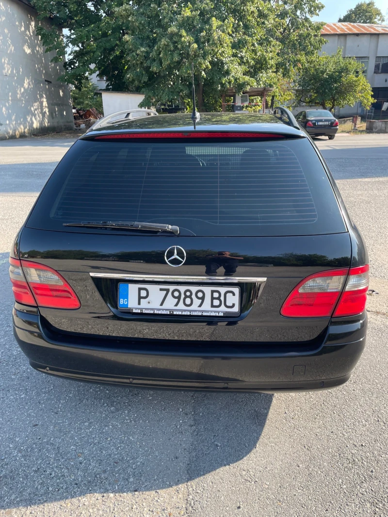 Mercedes-Benz E 220, снимка 4 - Автомобили и джипове - 49121230