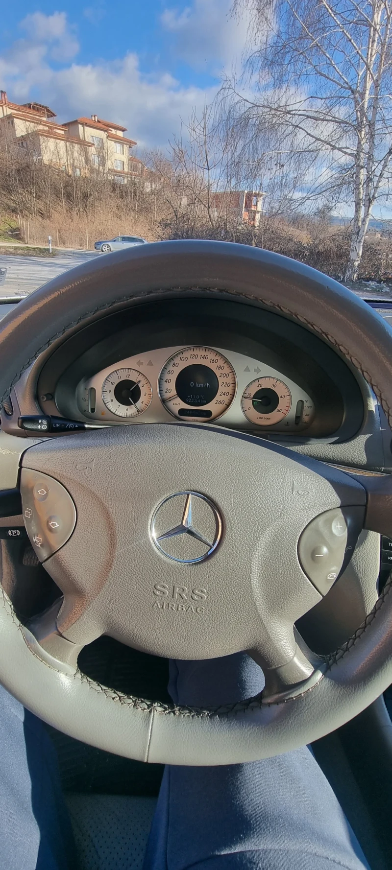 Mercedes-Benz E 220, снимка 3 - Автомобили и джипове - 48079601