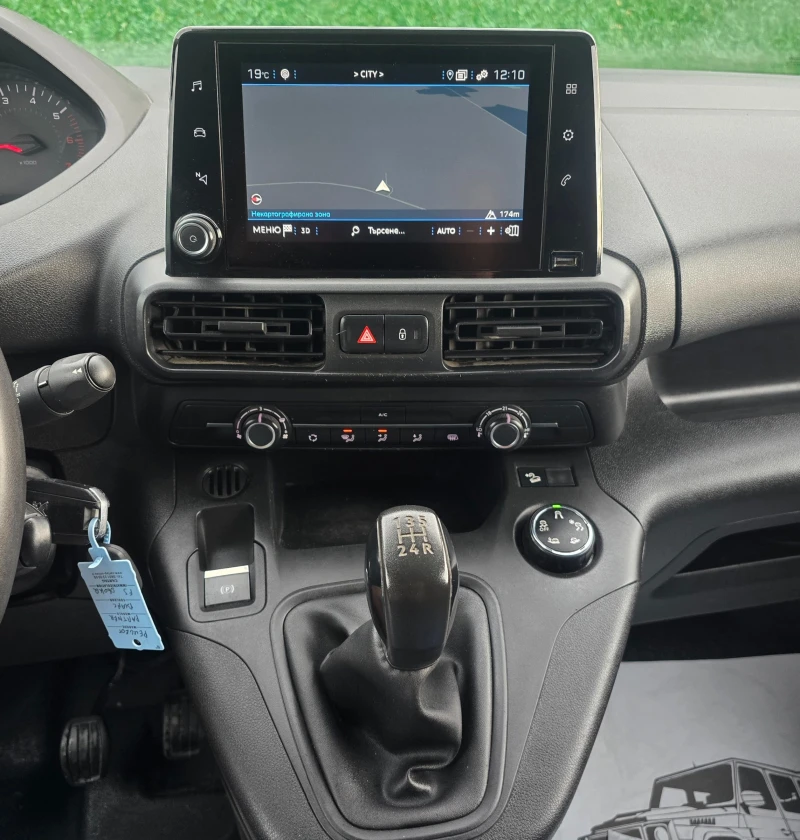 Peugeot Partner 1.5BlueHDI* 3места* 102кс* НАВИ, снимка 15 - Автомобили и джипове - 51659238