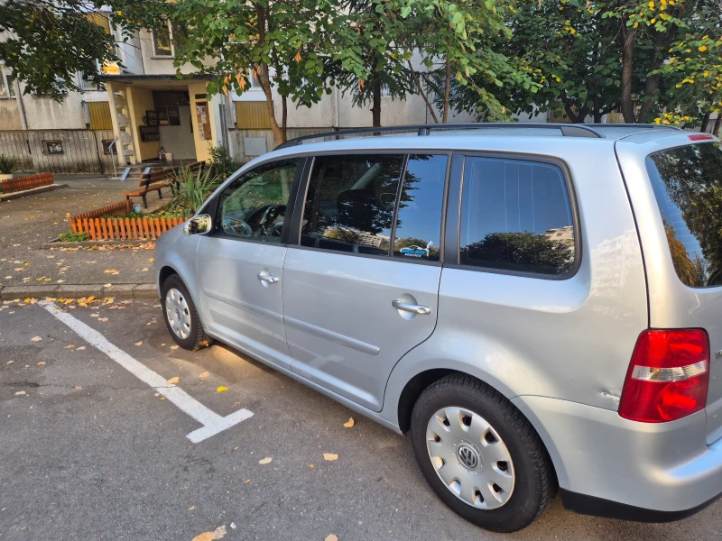 VW Touran, снимка 4 - Автомобили и джипове - 52590239