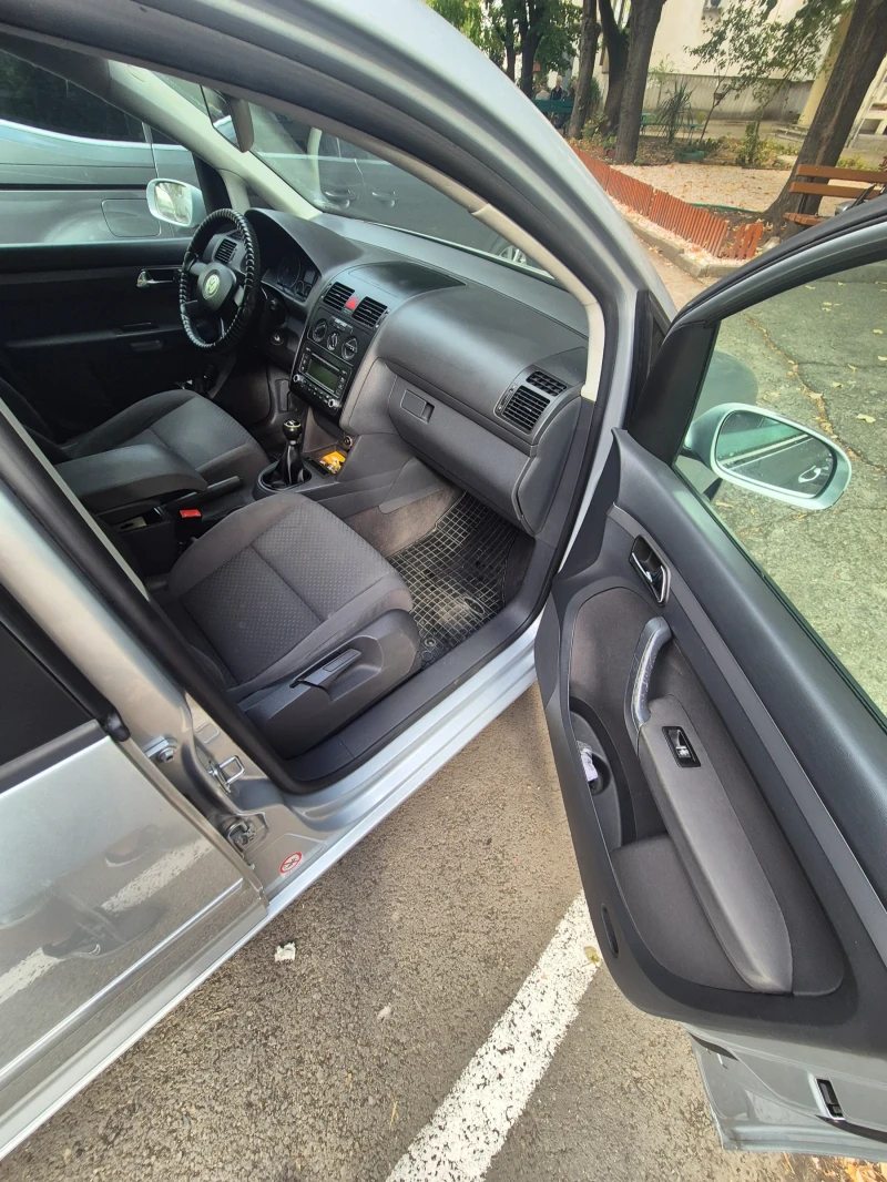 VW Touran, снимка 10 - Автомобили и джипове - 52590239