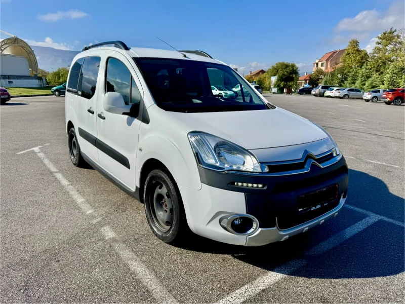 Citroen Berlingo 1.6 HDI XTR Facelift 5 Места / LED Реални Км!, снимка 3 - Автомобили и джипове - 52203479