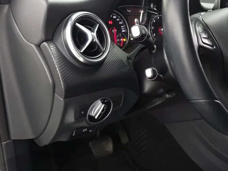 Mercedes-Benz A 200 2.0, снимка 13 - Автомобили и джипове - 54279078