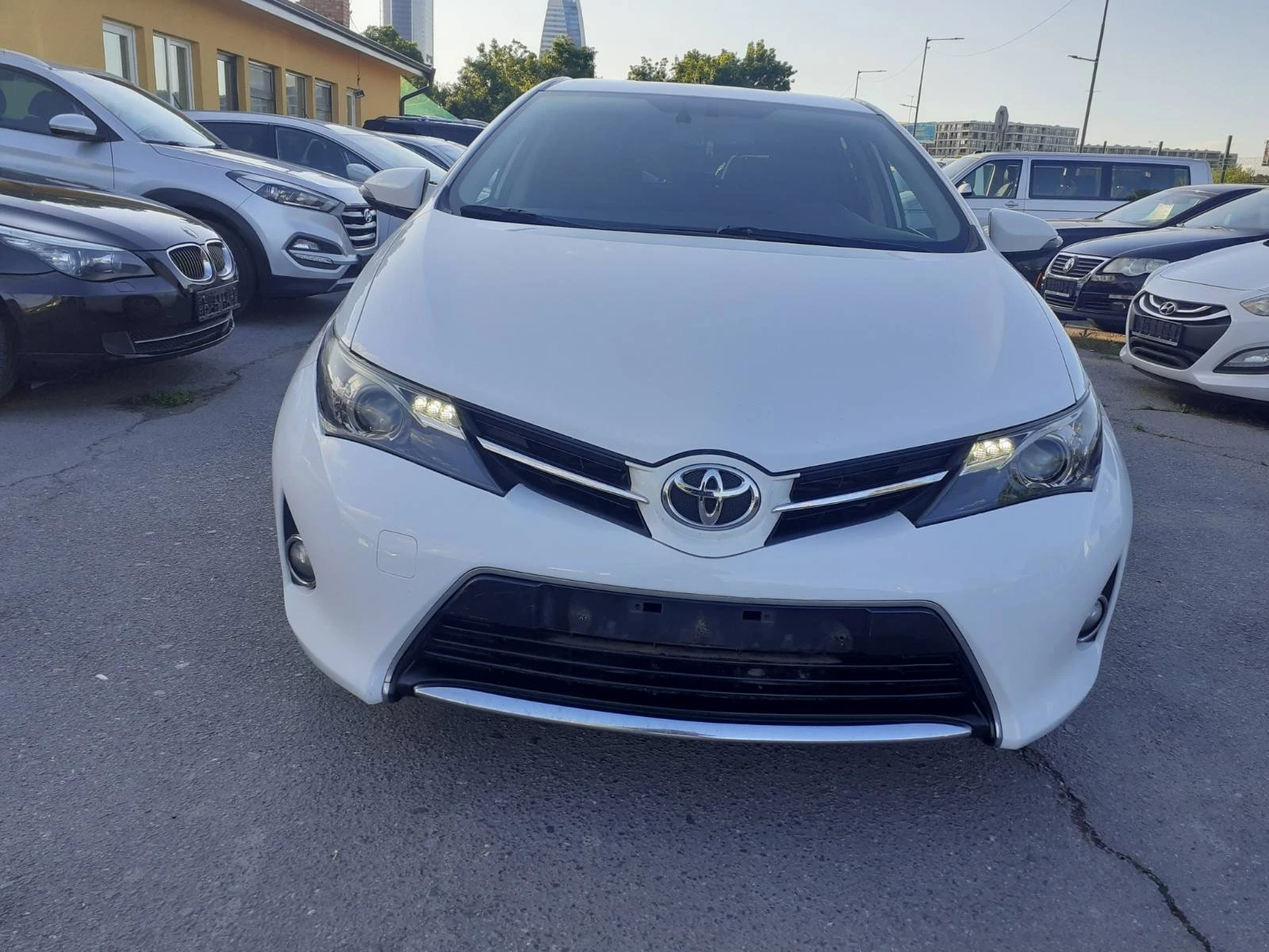 Toyota Auris  2, 0 D4D NAVI KEY LESS GO KAMERA TEMPOMAT - изображение 2