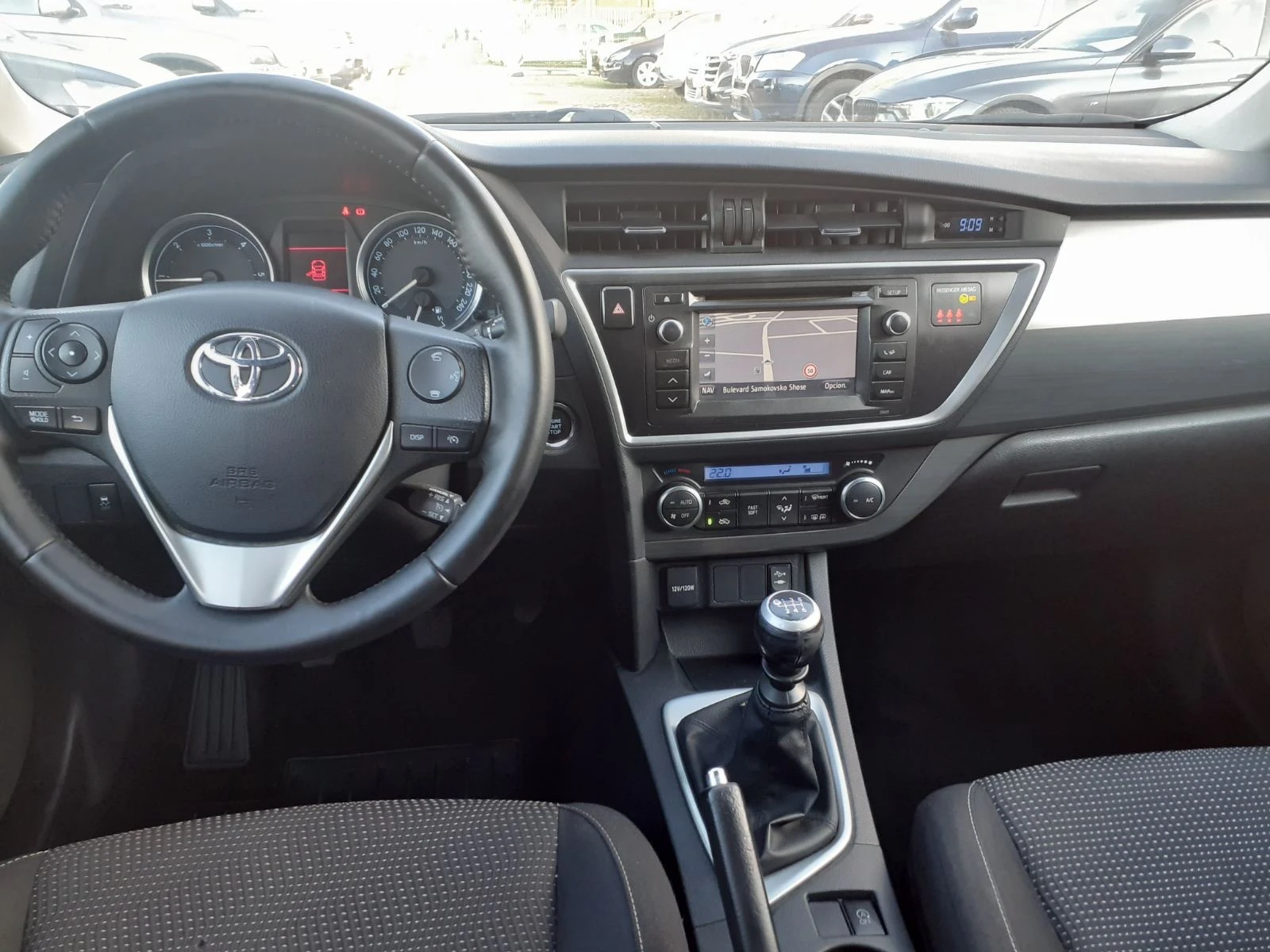 Toyota Auris  2, 0 D4D NAVI KEY LESS GO KAMERA TEMPOMAT - изображение 7