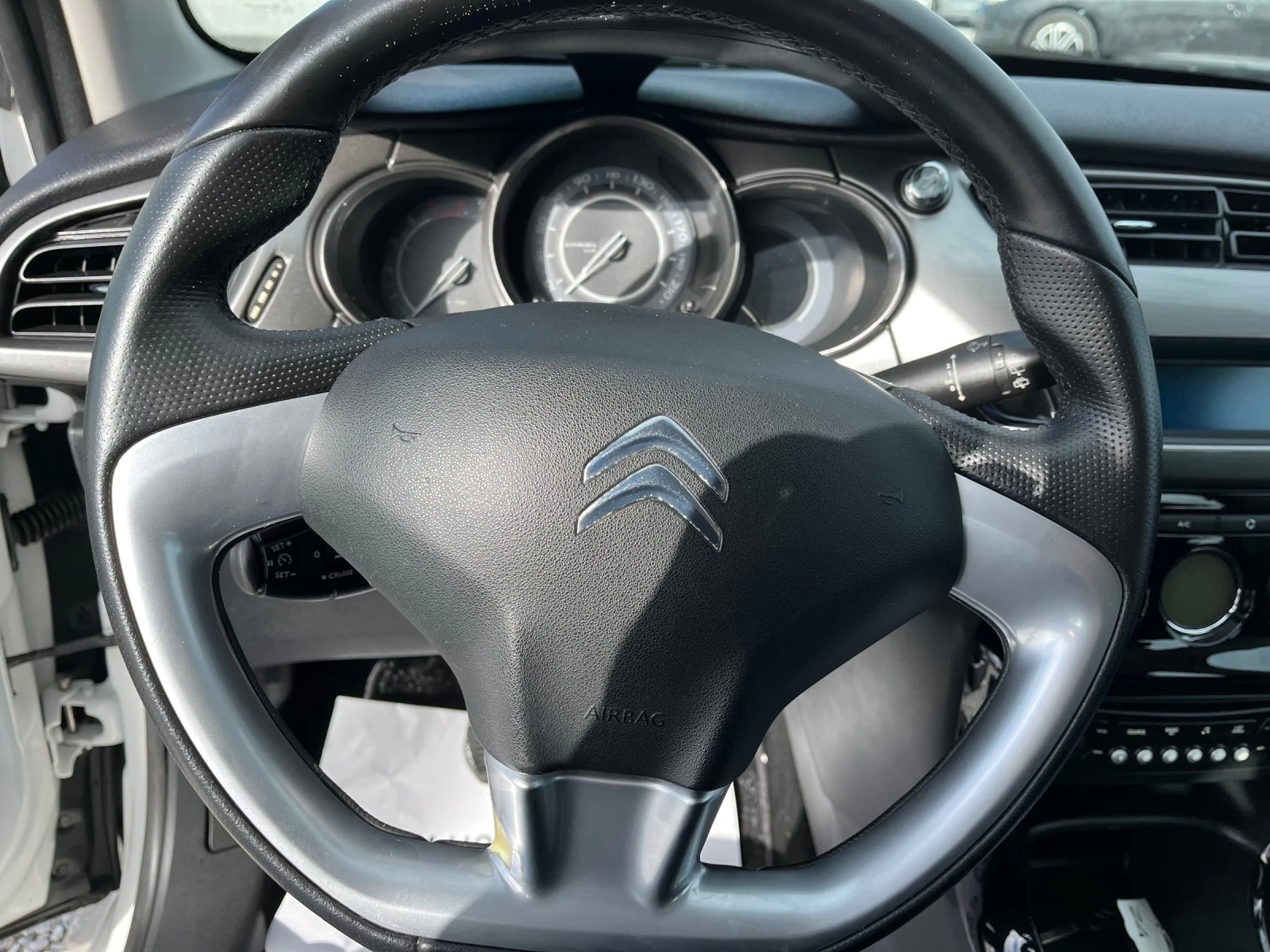 Citroen C3 1, 4 HDI Exclusive панорама - изображение 10
