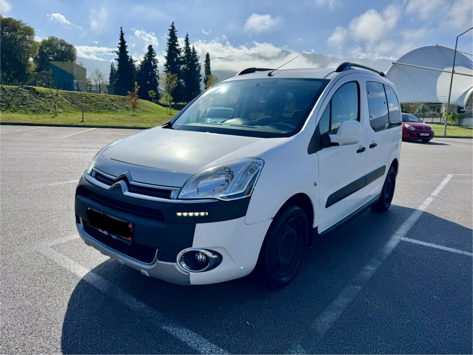 Citroen Berlingo 1.6 HDI XTR Facelift 5 Места / LED Реални Км! | Mobile.bg — изображение 1
