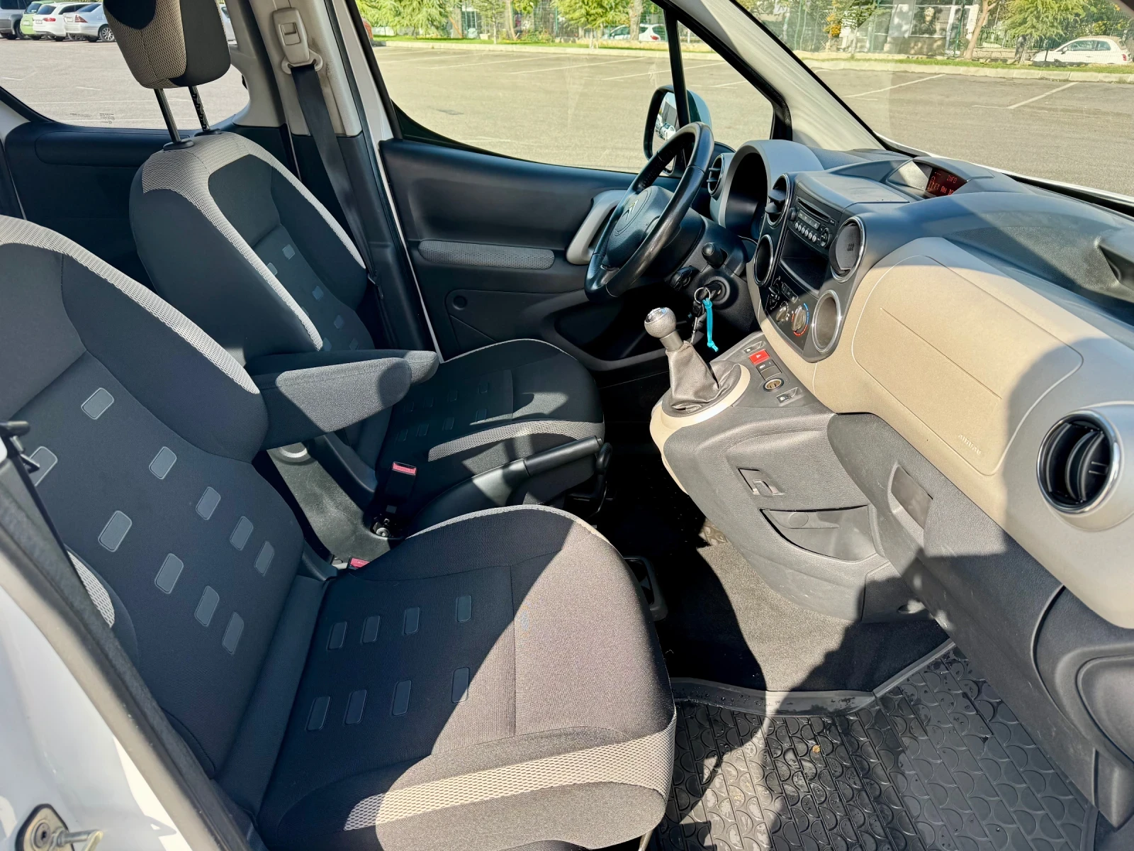 Citroen Berlingo 1.6 HDI XTR Facelift 5 Места / LED Реални Км! | Mobile.bg — изображение 14