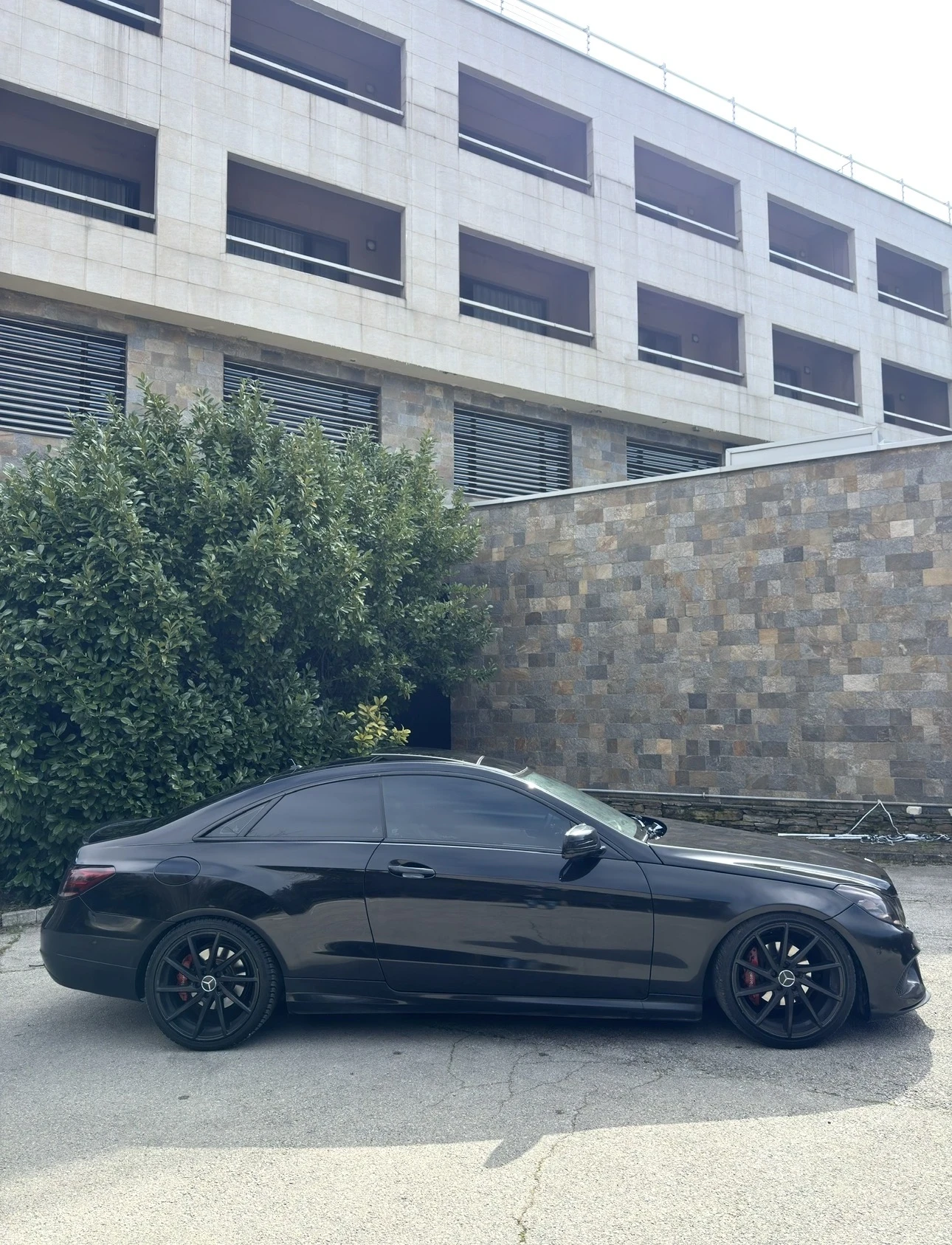 Mercedes-Benz E 220 19  Vossen | Bilstein | Червен салон, снимка 4 - Автомобили и джипове - 53609943