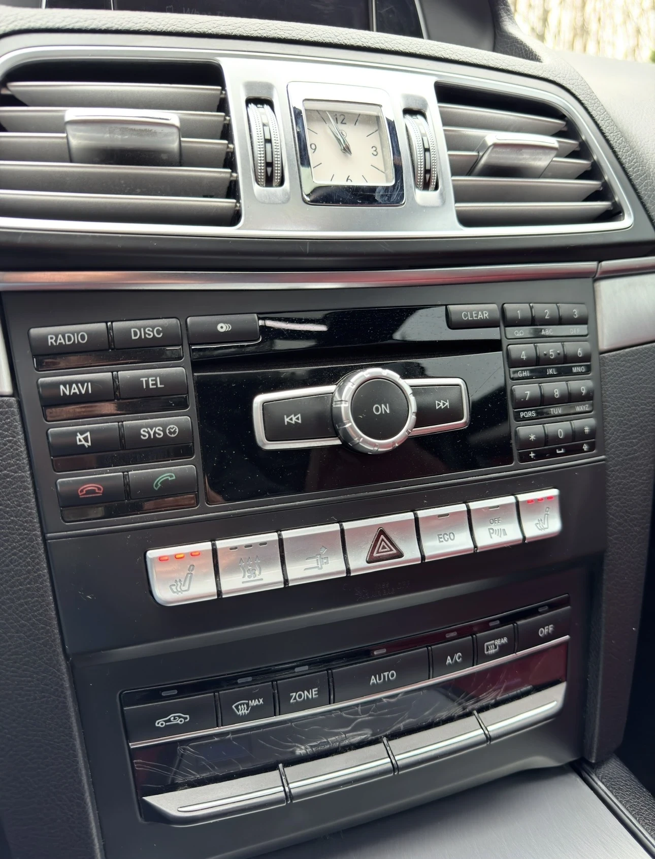 Mercedes-Benz E 220 19  Vossen | Bilstein | Червен салон, снимка 11 - Автомобили и джипове - 53609943