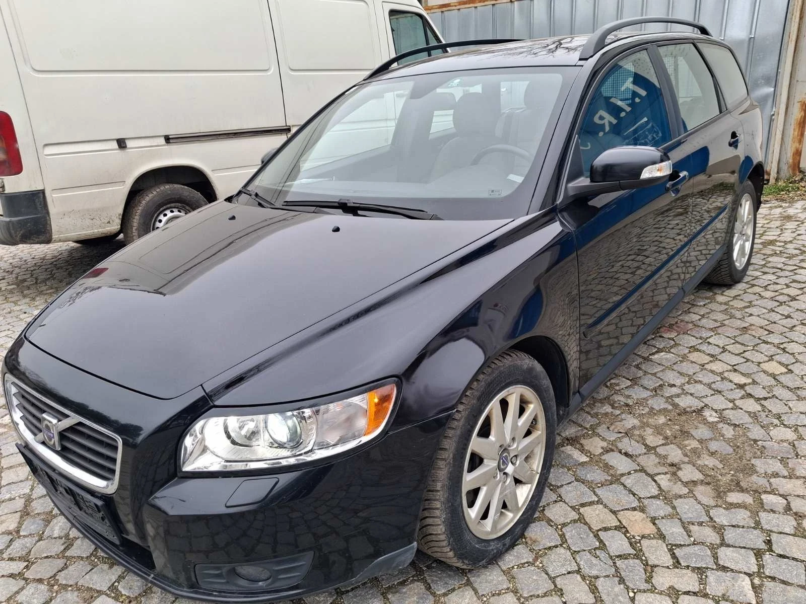 Volvo V50  - изображение 2