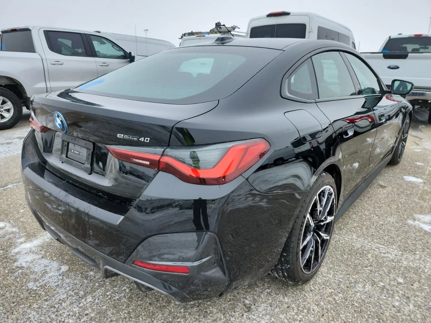 BMW i4 M-pkg* Harman/Kardon* Подгрев* Обдух* Пано, снимка 3 - Автомобили и джипове - 53746613