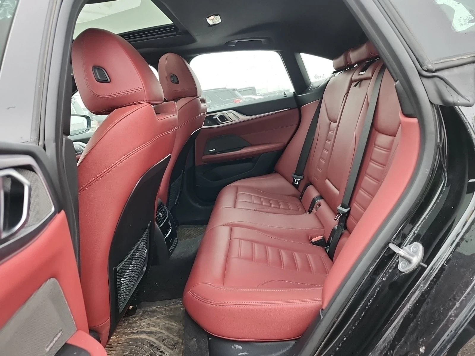 BMW i4 M-pkg* Harman/Kardon* Подгрев* Обдух* Пано, снимка 11 - Автомобили и джипове - 53746613