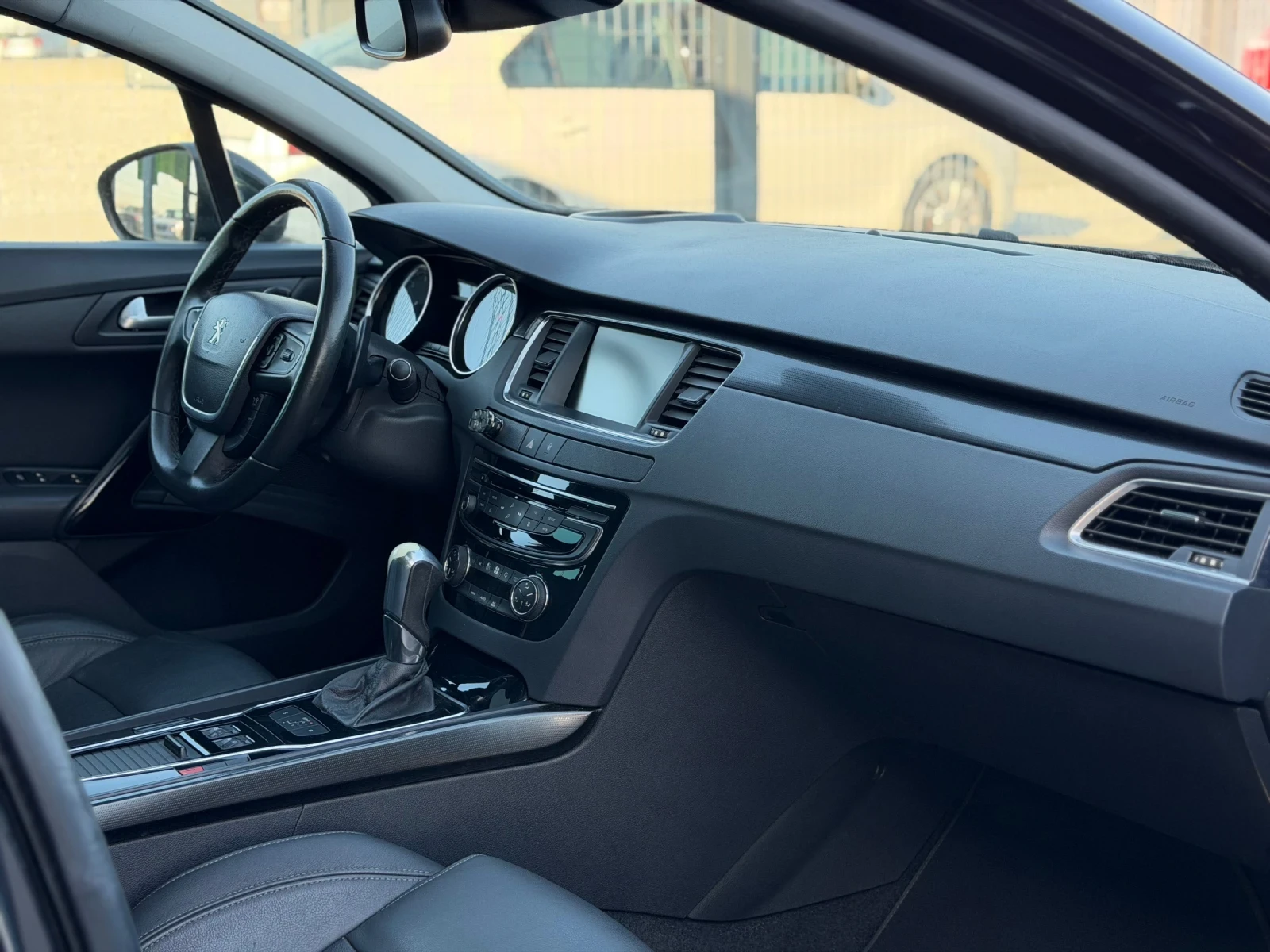 Peugeot 508 2.0 BlueHDi / АВТОМАТ / КОЖА / ПАНОРАМА / НАВИ, снимка 8 - Автомобили и джипове - 53838615