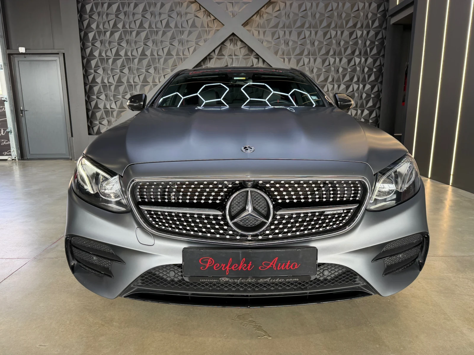 Mercedes-Benz E 53 AMG 4 MATIC * FULL Екстри * BURMESTER * , снимка 2 - Автомобили и джипове - 53890781