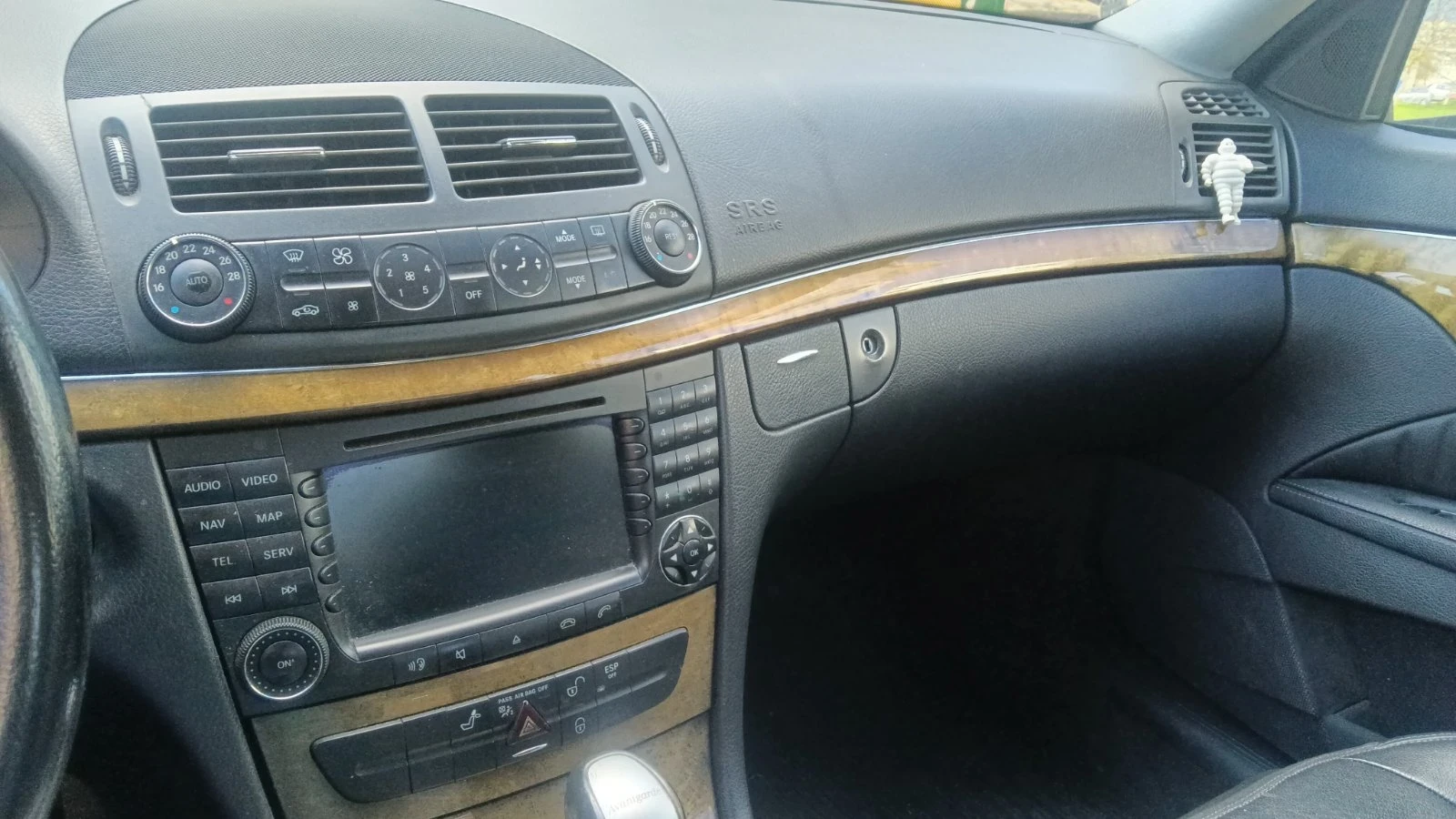 Mercedes-Benz E 280, снимка 2 - Автомобили и джипове - 54126017