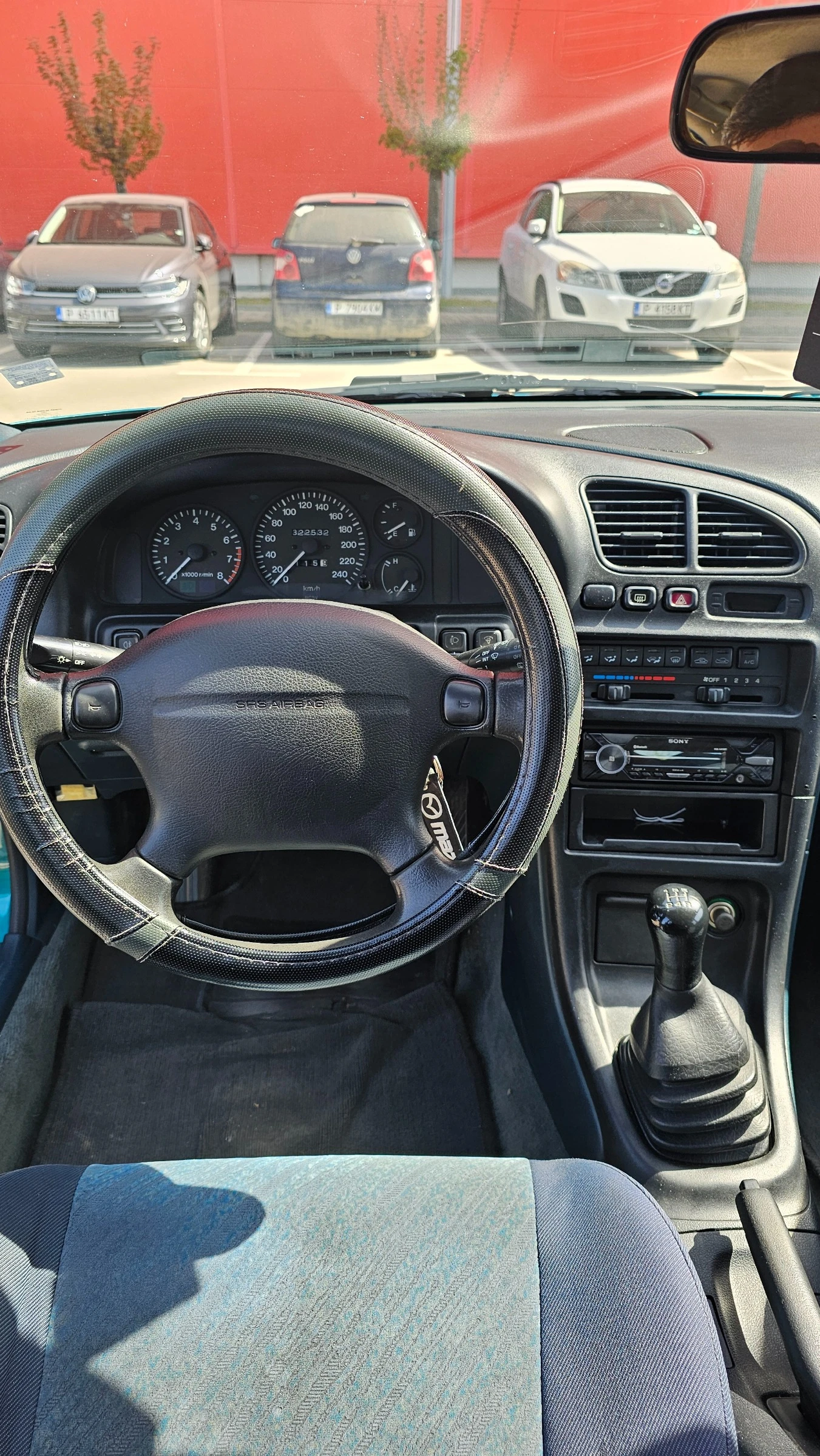 Mazda 323 1.5i, снимка 10 - Автомобили и джипове - 54360338