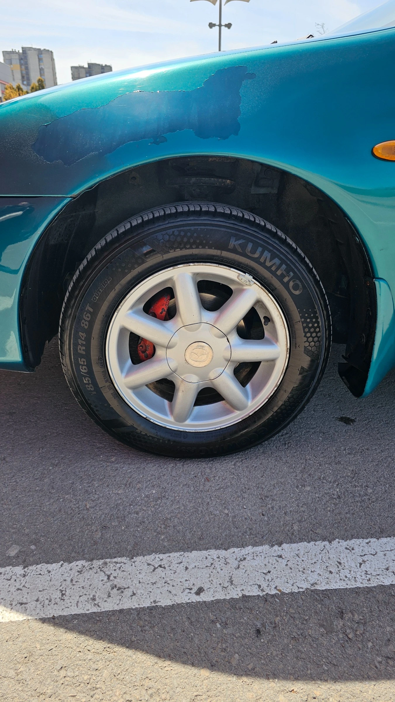 Mazda 323 1.5i, снимка 7 - Автомобили и джипове - 54360338