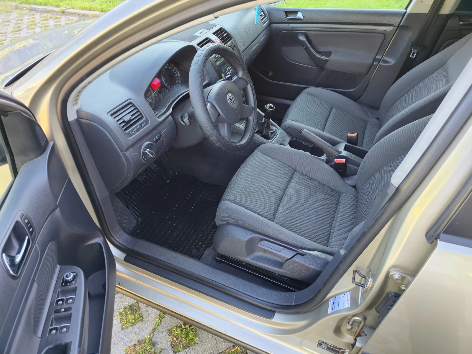VW Golf 1.9 TDI 105кс, снимка 8 - Автомобили и джипове - 54599218