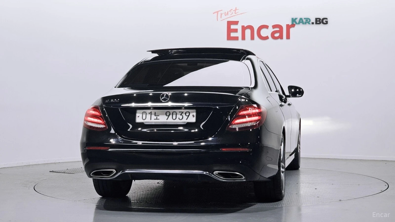 Mercedes-Benz E 300 * AMG* ПОДГРЕВ* ОБДУХВАНЕ* ПАНОРАМА* 360* HEAD-UP*, снимка 4 - Автомобили и джипове - 54823683