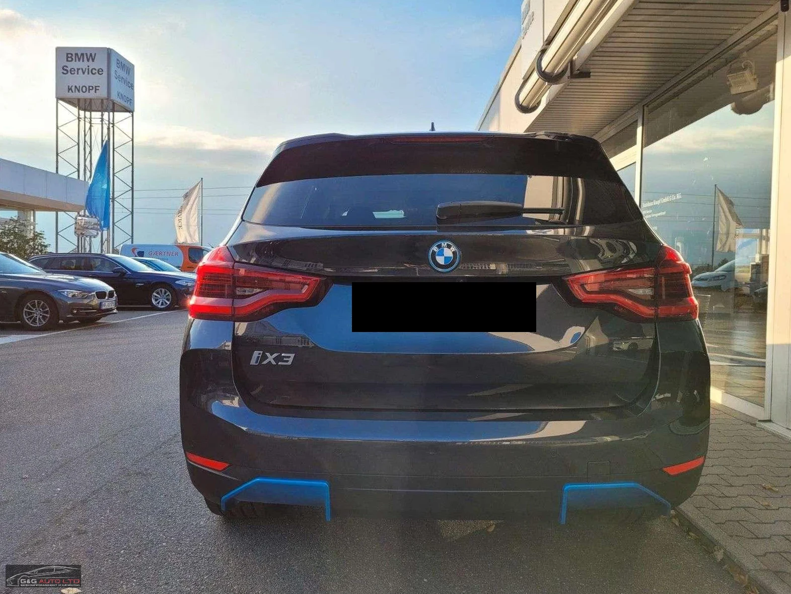 BMW iX3 IMPRESIIVE/286HP/HUD/H&K/PANO/CAM/528z, снимка 4 - Автомобили и джипове - 55142127