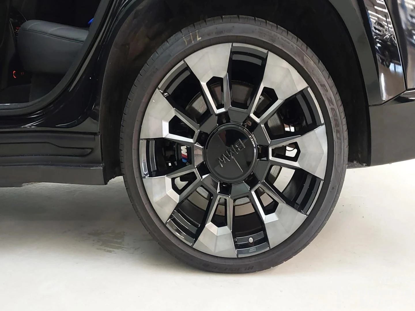 BMW XM Sportautomatic, снимка 17 - Автомобили и джипове - 55974109