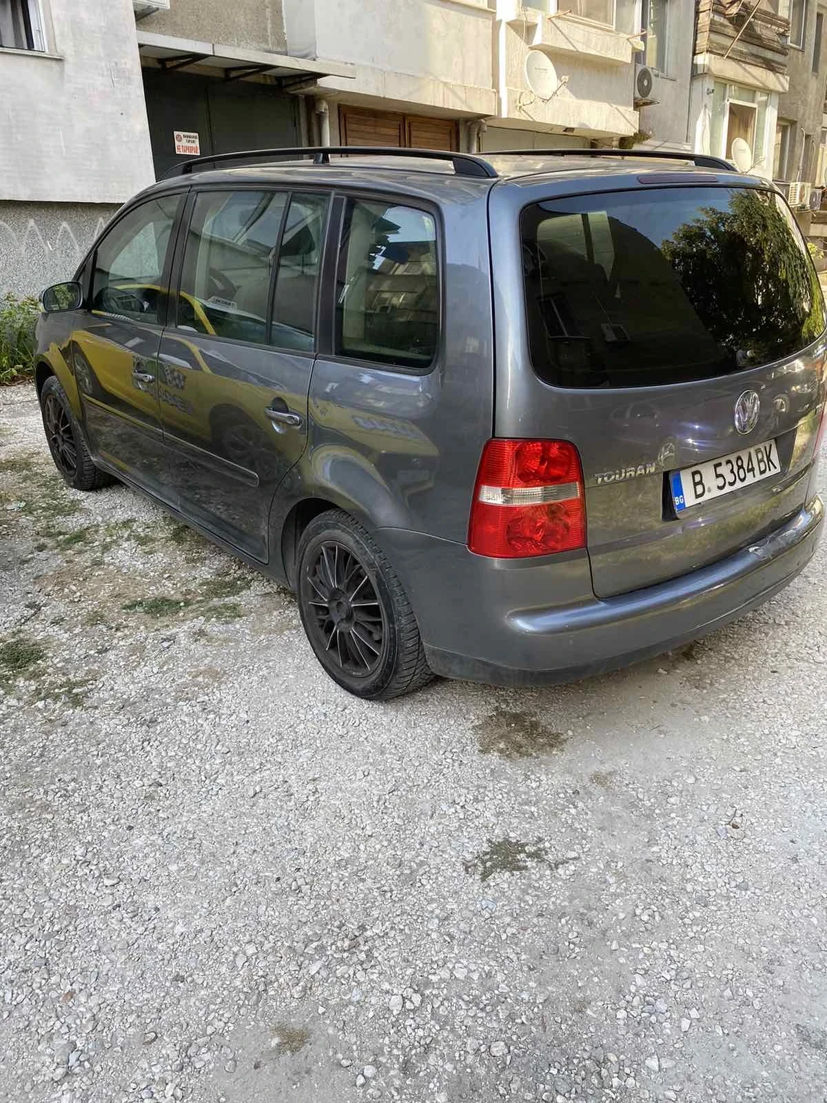 VW Touran, снимка 3 - Автомобили и джипове - 56444021