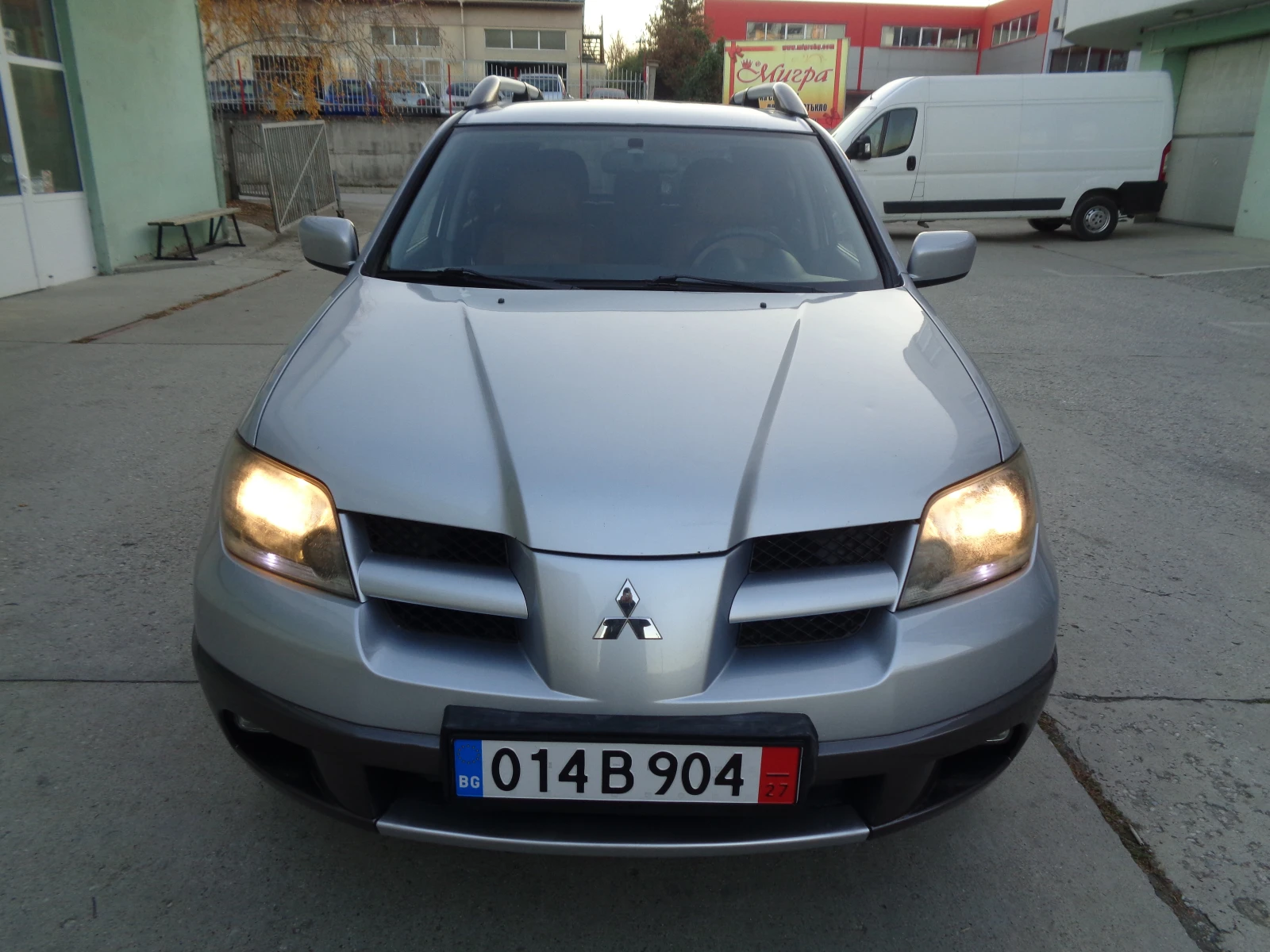 Mitsubishi Outlander 2.4-16V-4x4-КОЖА-НОВИ ГУМИ-ЛИЗИНГ - изображение 5