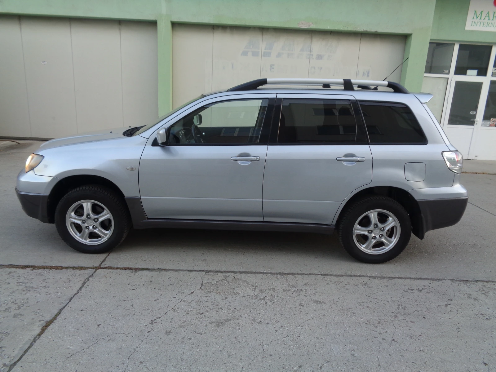 Mitsubishi Outlander 2.4-16V-4x4-КОЖА-НОВИ ГУМИ-ЛИЗИНГ - изображение 7