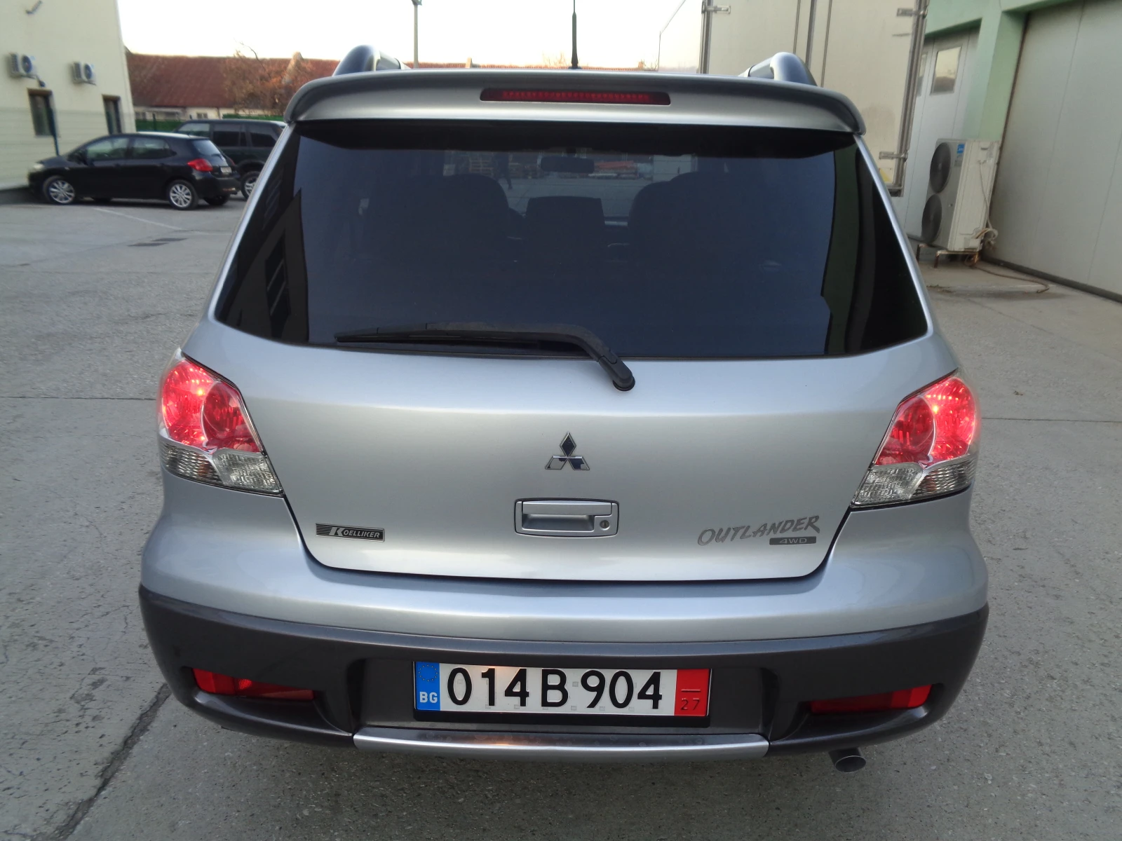 Mitsubishi Outlander 2.4-16V-4x4-КОЖА-НОВИ ГУМИ-ЛИЗИНГ - изображение 6