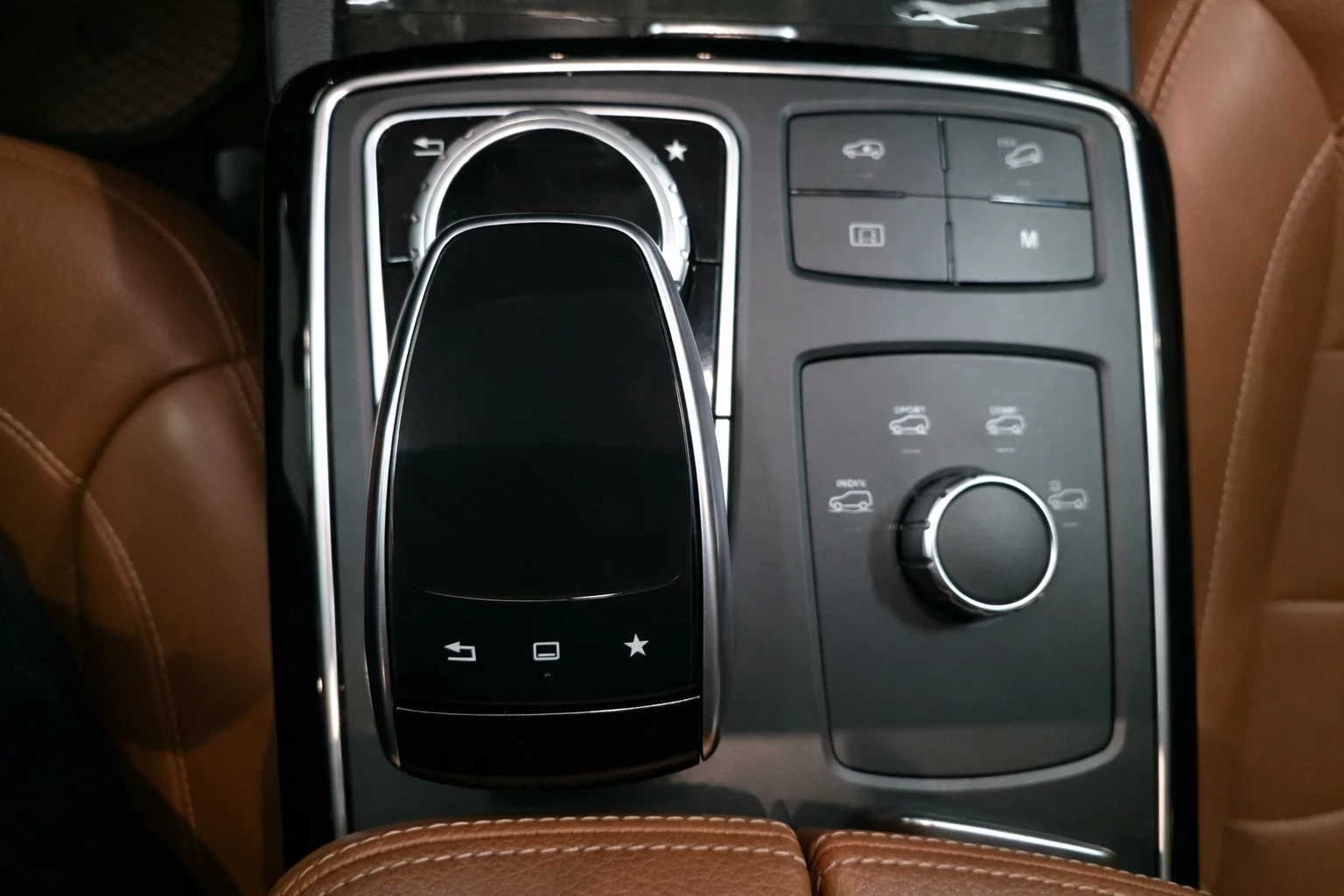 Mercedes-Benz GLS 500  4MATIC | Пълен AMG | Всички екстри - изображение 10