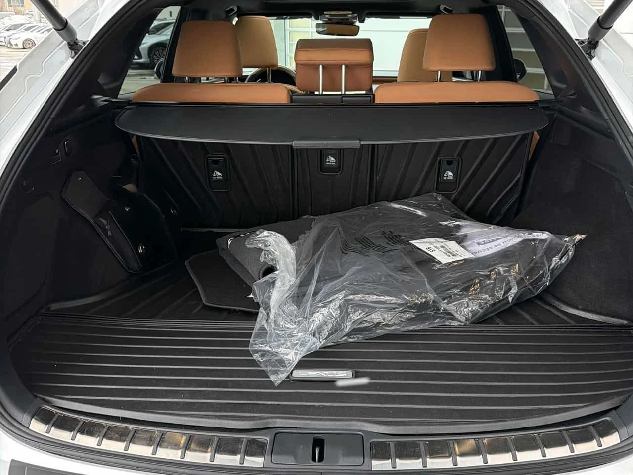 Lexus RX 350h /ПАНОРАМА/ОБДУХВАНЕ/ПРЕДСТАВИТЕЛСТВО НА LEXUS, снимка 13 - Автомобили и джипове - 54128441