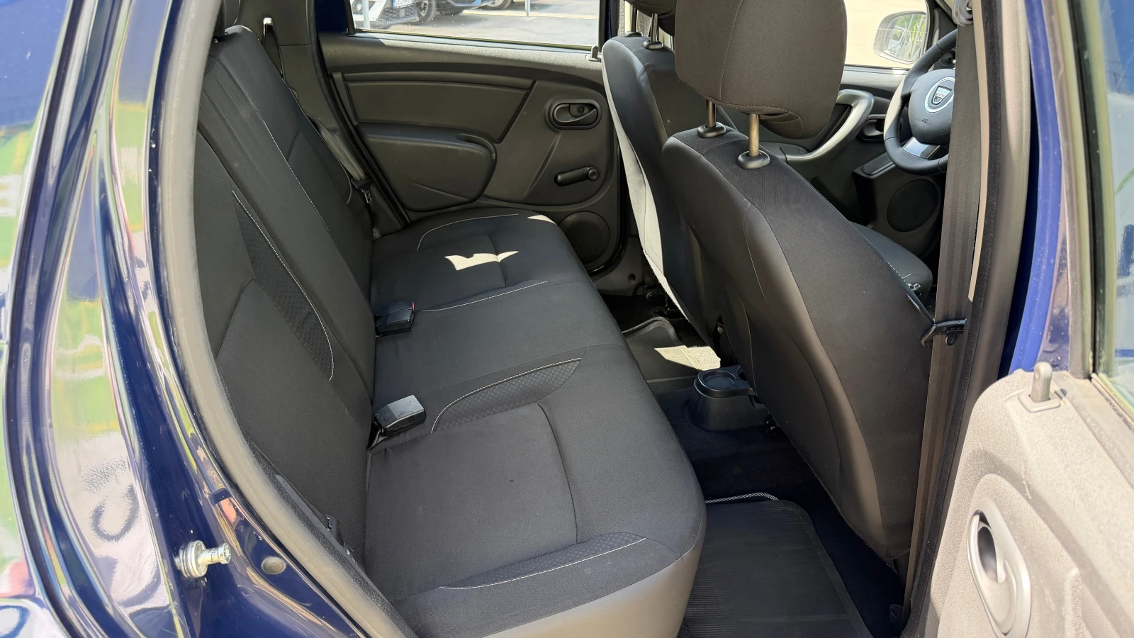 Dacia Duster 1.5 dCi 4x4, снимка 11 - Автомобили и джипове - 54930975
