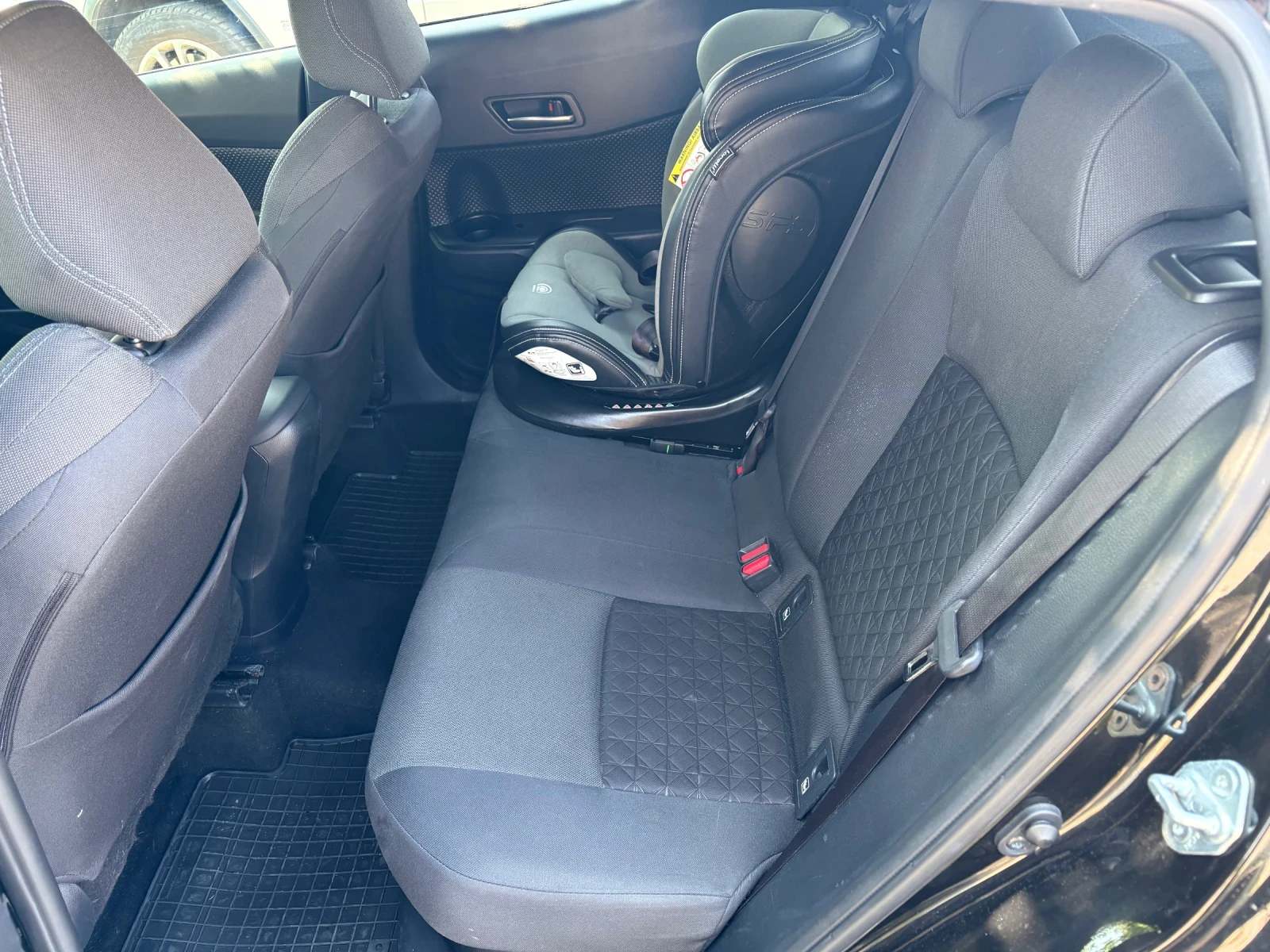 Toyota C-HR 2.0 Hybrid CLUB, снимка 12 - Автомобили и джипове - 55339134