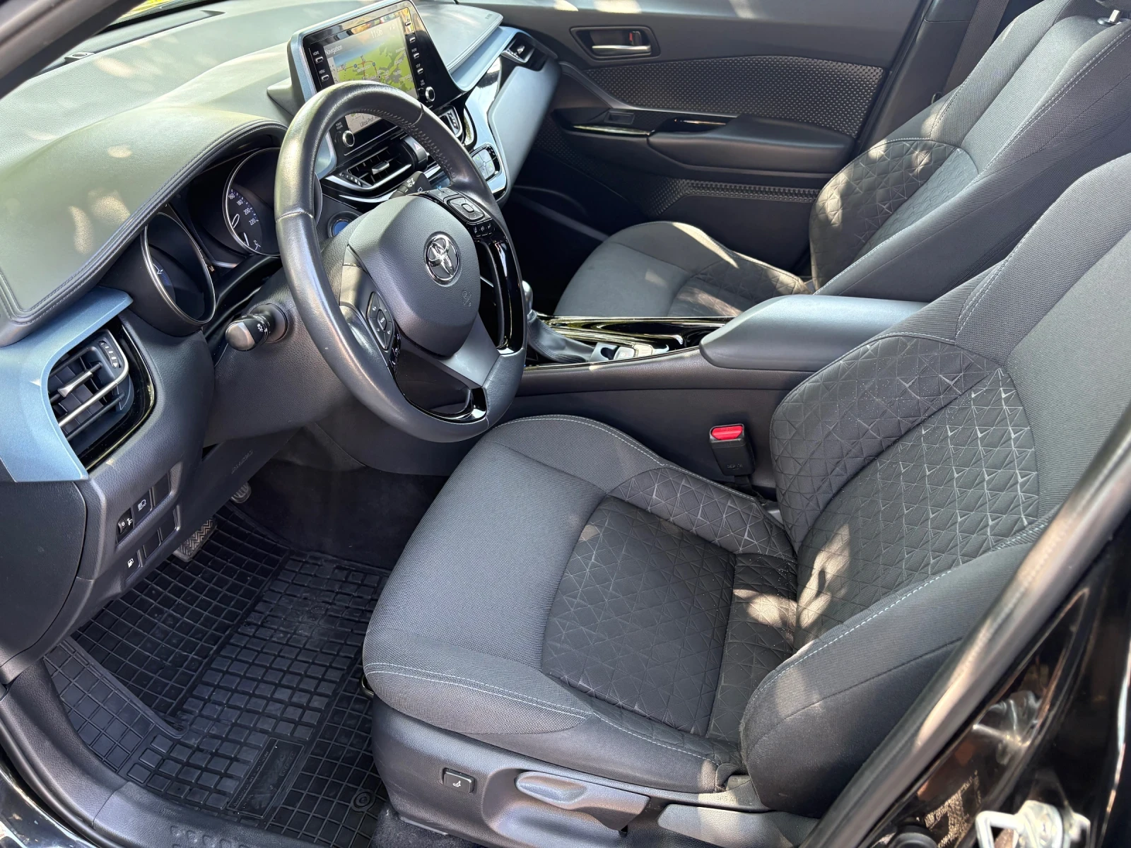 Toyota C-HR 2.0 Hybrid CLUB, снимка 10 - Автомобили и джипове - 55339134