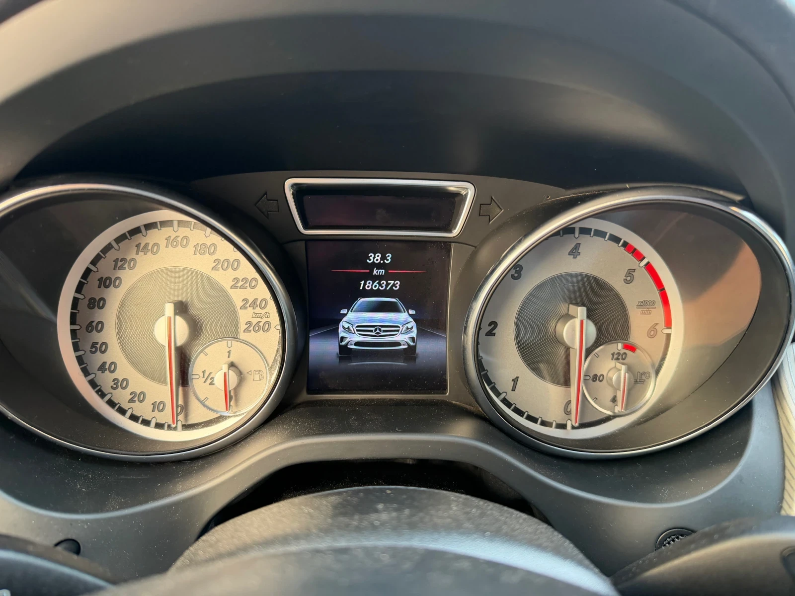 Mercedes-Benz GLA 200 GLA 200 TOP, снимка 12 - Автомобили и джипове - 55428388