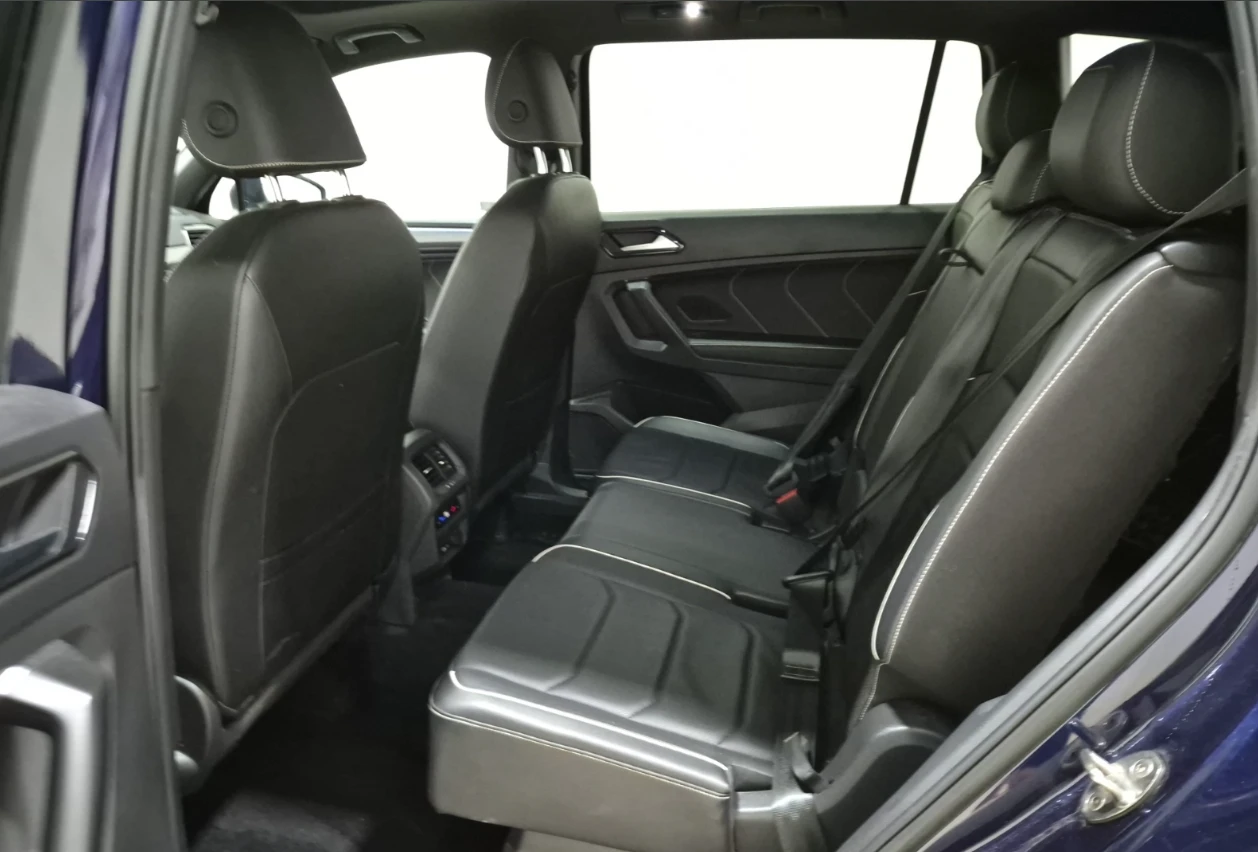 VW Tiguan HIGHLINE* R-LINE* Подгрев* Памет* Камера* Панорама, снимка 15 - Автомобили и джипове - 56085808